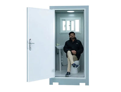 مرحاض خارجي محمول